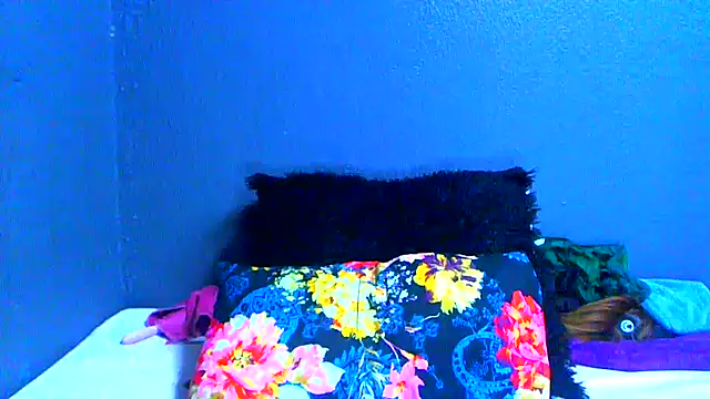 Snapshot of SMALLBOOBSXX chatting on June 3, 2:33 pm SMALLBOOBSXX online show from June 3, 2:33 pm