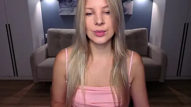 Snapshot of MelanieBennett chatting on November 12, 6:47 am MelanieBennett online show from November 12, 6:47 am