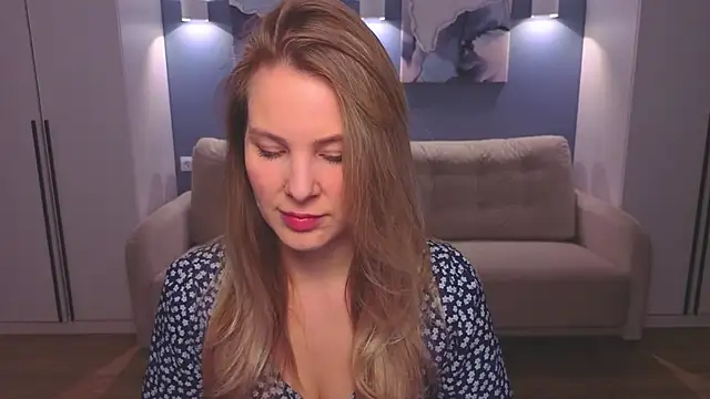 Snapshot of MelanieBennett chatting on March 3, 6:19 am MelanieBennett online show from March 3, 6:19 am