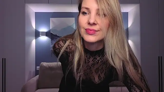 Snapshot of MelanieBennett chatting on March 7, 6:21 am MelanieBennett online show from March 7, 6:21 am