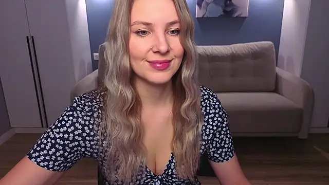 Snapshot of MelanieBennett chatting on March 10, 6:18 am MelanieBennett online show from March 10, 6:18 am