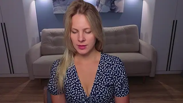 MelanieBennett online show from July 21, 9:22 am