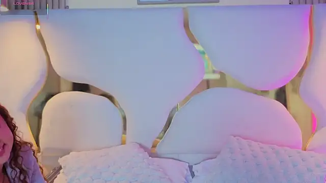 AmmberJones online show from December 3, 12:03 pm