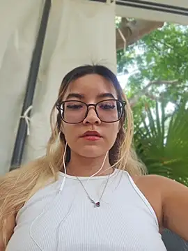 Pretty roxxyy online show from May 2, 1:16 pm