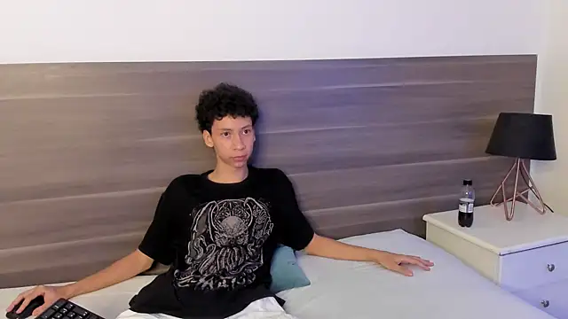 Andrew Thompson333 online show from March 21, 7:00 am