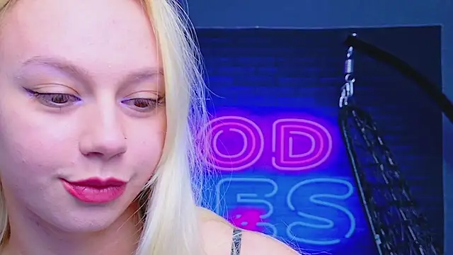 AlessiaCroft online show from April 27, 4:10 am