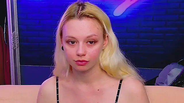 AlessiaCroft online show from June 12, 4:11 am