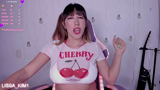 Snapshot of Lissa_Kim1 chatting on November 8, 10:26 am Lissa Kim1 online show from November 8, 10:26 am