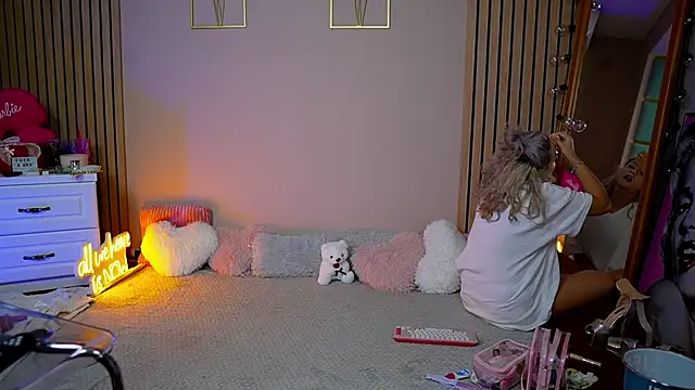 SabrinaJade online show from September 9, 5:07 am