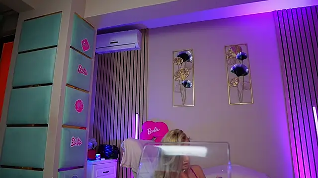 SabrinaJade online show from July 4, 5:57 am