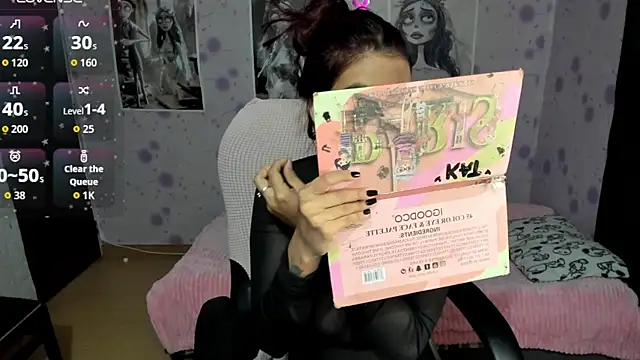 Snapshot of Medussa_katt chatting on December 17, 10:16 pm Medussa katt online show from December 17, 10:16 pm