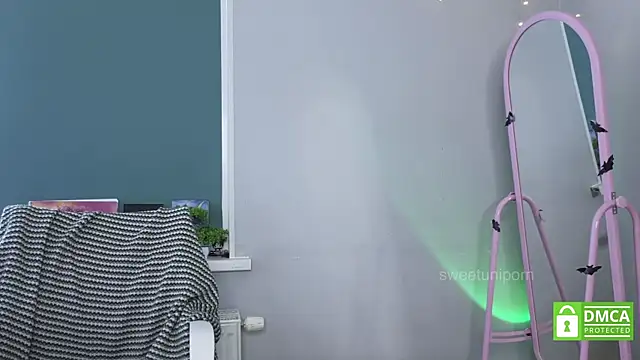 sweetuniporn online show from July 18, 6:39 am