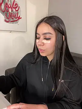 Snapshot of Cristina_pinkk chatting on October 31, 2:34 am Cristina pinkk online show from October 31, 2:34 am