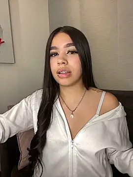 Snapshot of Cristina_pinkk chatting on November 4, 2:32 am Cristina pinkk online show from November 4, 2:32 am