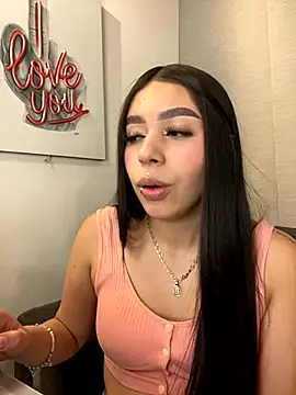 Snapshot of Cristina_pinkk chatting on November 11, 2:22 am Cristina pinkk online show from November 11, 2:22 am