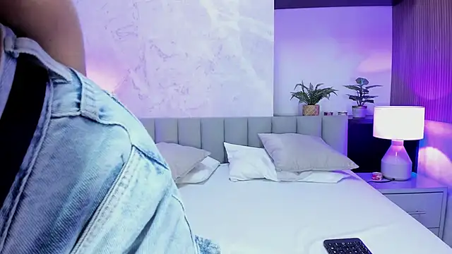 Snapshot of AlissaJoness chatting on September 15, 11:54 am AlissaJoness online show from September 15, 11:54 am