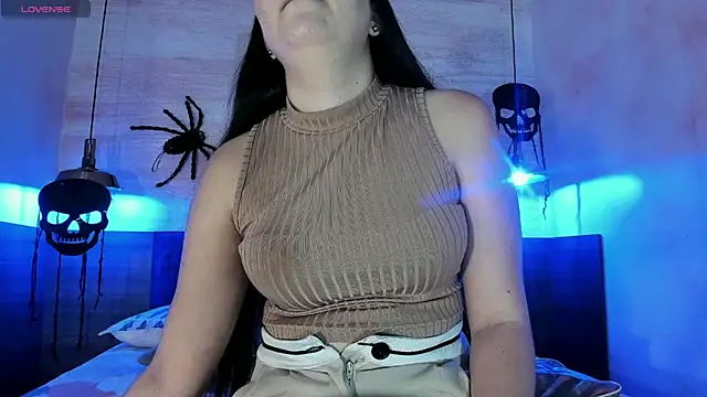 Snapshot of AlissaJoness chatting on October 10, 11:31 am AlissaJoness online show from October 10, 11:31 am