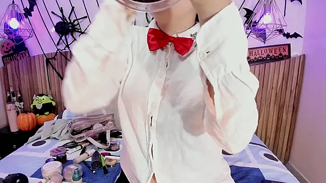 Snapshot of AlissaJoness chatting on October 25, 11:40 am AlissaJoness online show from October 25, 11:40 am