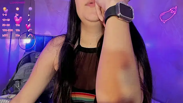 Snapshot of AlissaJoness chatting on November 12, 11:32 am AlissaJoness online show from November 12, 11:32 am