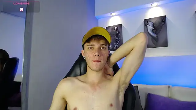 Snapshot of Robbin_Blaze chatting on December 4, 6:01 am Robbin Blaze online show from December 4, 6:01 am