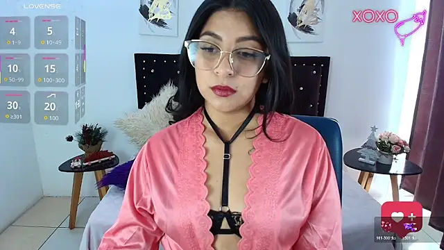 Ariana F W online show from December 19, 1:29 pm