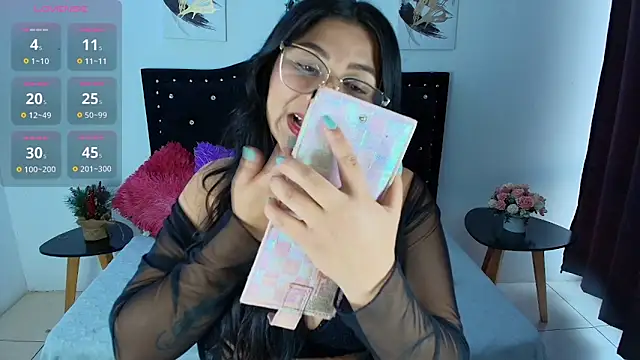 Ariana F W online show from March 17, 1:25 pm