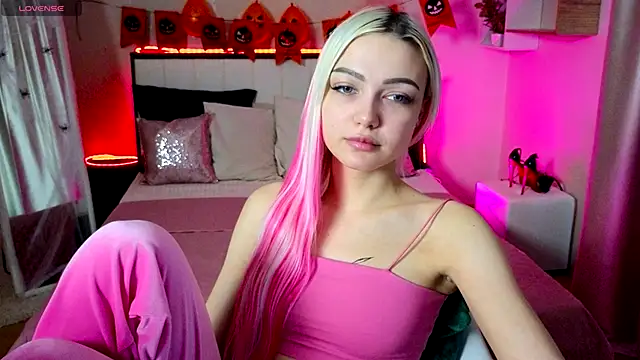 LinaLirian online show from November 5, 1:44 pm