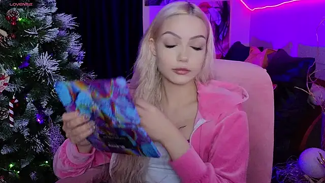 LinaLirian online show from January 14, 1:39 pm