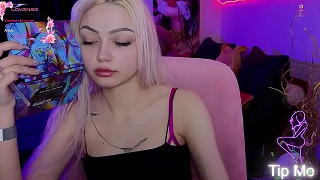 LinaLirian online show from January 19, 8:07 am