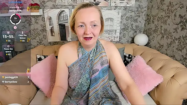 Snapshot of Karen_Villis chatting on November 13, 9:30 am Karen Villis online show from November 13, 9:30 am