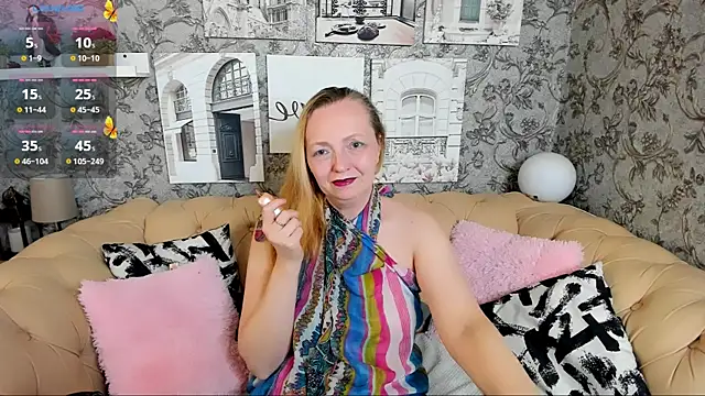 Snapshot of Karen_Villis chatting on November 16, 12:22 pm Karen Villis online show from November 16, 12:22 pm