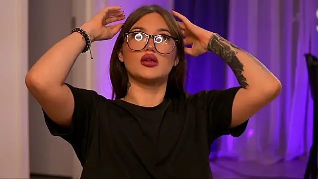 Snapshot of AryaDeluna chatting on November 6, 7:26 pm AryaDeluna online show from November 6, 7:26 pm