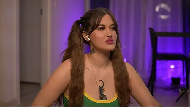 Snapshot of AryaDeluna chatting on November 17, 7:08 pm AryaDeluna online show from November 17, 7:08 pm