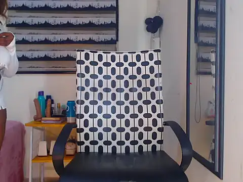 Snapshot of Sexybeast_00 chatting on September 12, 6:41 pm Sexybeast 00 online show from September 12, 6:41 pm