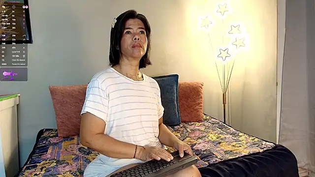 Snapshot of cinderella_jackson chatting on July 23, 11:41 am cinderella jackson online show from July 23, 11:41 am