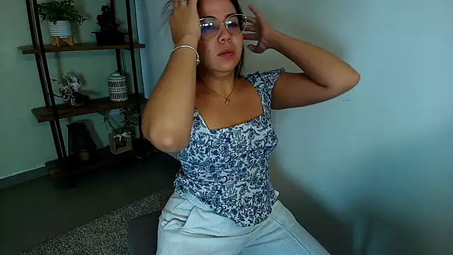  Victoria Collins online show from February 7, 11:03 am