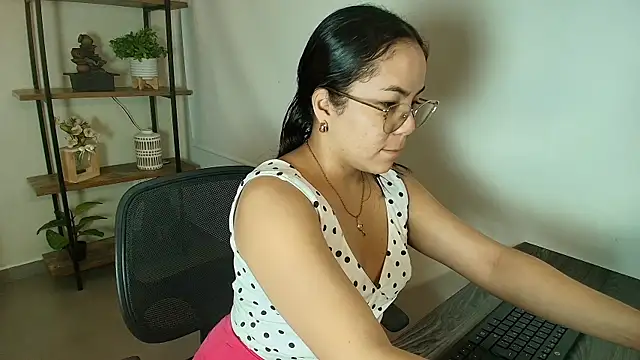  Victoria Collins online show from June 25, 11:15 am