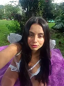 Snapshot of Lunaluxe1001 chatting on October 24, 1:18 pm Lunaluxe1001 online show from October 24, 1:18 pm