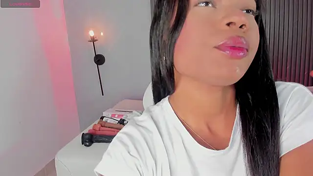 Snapshot of ciara_blake chatting on June 19, 8:01 pm ciara blake online show from June 19, 8:01 pm