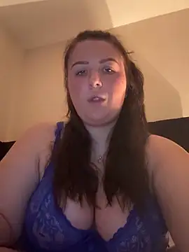 CutieCurvyGirlxo online show from April 29, 9:10 pm
