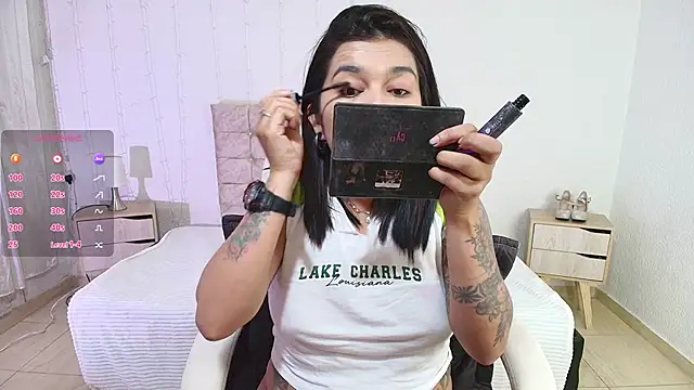 Snapshot of mia_traveluxe chatting on October 27, 2:37 am mia traveluxe online show from October 27, 2:37 am