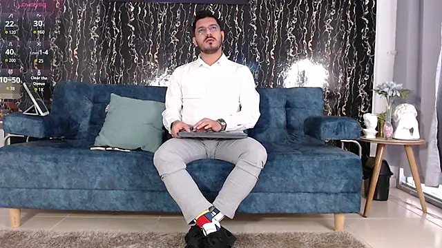 Snapshot of samuelcoopeer chatting on November 11, 1:55 pm samuelcoopeer online show from November 11, 1:55 pm