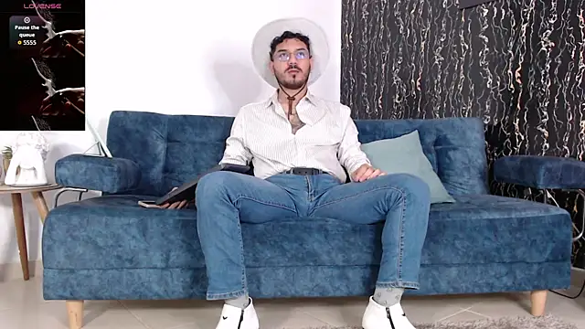 Snapshot of samuelcoopeer chatting on November 22, 2:16 pm samuelcoopeer online show from November 22, 2:16 pm