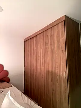 Snapshot of alissradiante1 chatting on October 9, 12:19 am alissradiante1 online show from October 9, 12:19 am