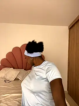 Snapshot of alissradiante1 chatting on October 10, 11:04 pm alissradiante1 online show from October 10, 11:04 pm