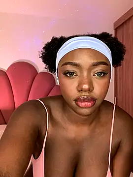 Snapshot of alissradiante1 chatting on October 24, 1:46 am alissradiante1 online show from October 24, 1:46 am