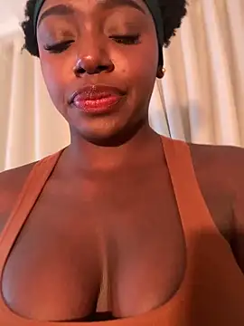 Snapshot of alissradiante1 chatting on November 17, 3:23 am alissradiante1 online show from November 17, 3:23 am