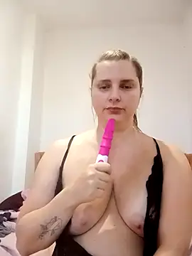 Snapshot of JessicaItalia chatting on October 7, 9:17 am JessicaItalia online show from October 7, 9:17 am