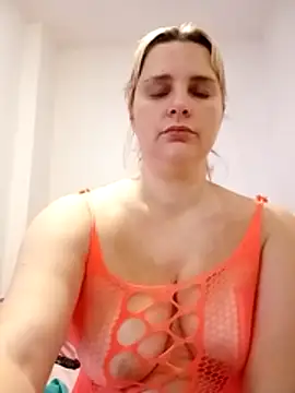 Snapshot of JessicaItalia chatting on November 15, 10:12 am JessicaItalia online show from November 15, 10:12 am