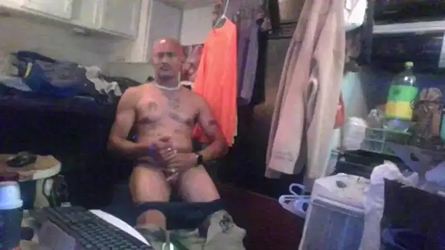 Snapshot of badboy2u2025 chatting on November 17, 11:21 pm badboy2u2025 online show from November 17, 11:21 pm